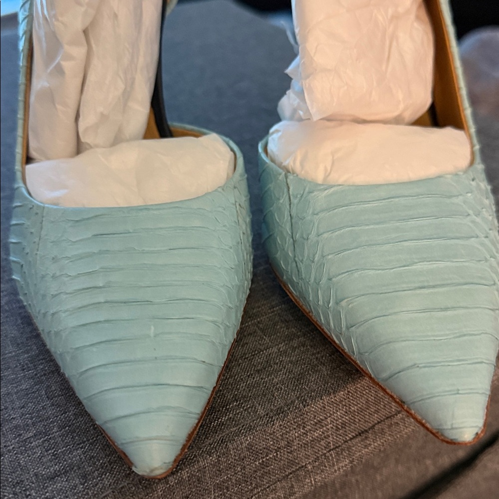 L.A.M.B. Women's Aqua Textured Heels - Picture 5 of 6